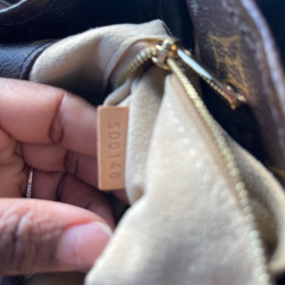 Relived Louis Vuitton artsy mm bag